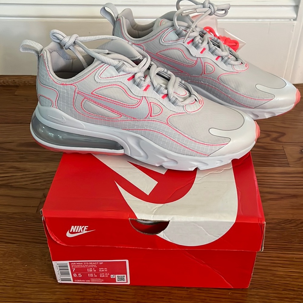 New in box Nike air max sneakers